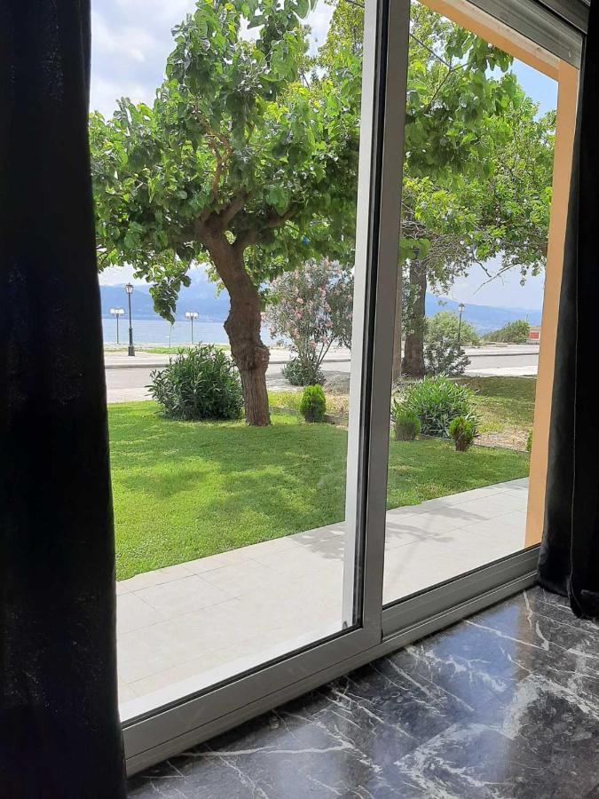 Nafpaktos Seaside Apartment Esterno foto