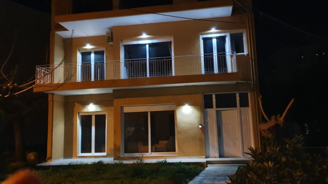 Nafpaktos Seaside Apartment Esterno foto